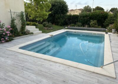 Création d’un contour de piscine carrelé